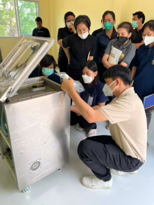 จัดส่ง เครื่องซีลสูญญากาศ vm-400 9 เครื่อง ทั่วไทย